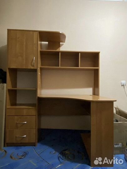 Компьютерный стол (рабочий стол)