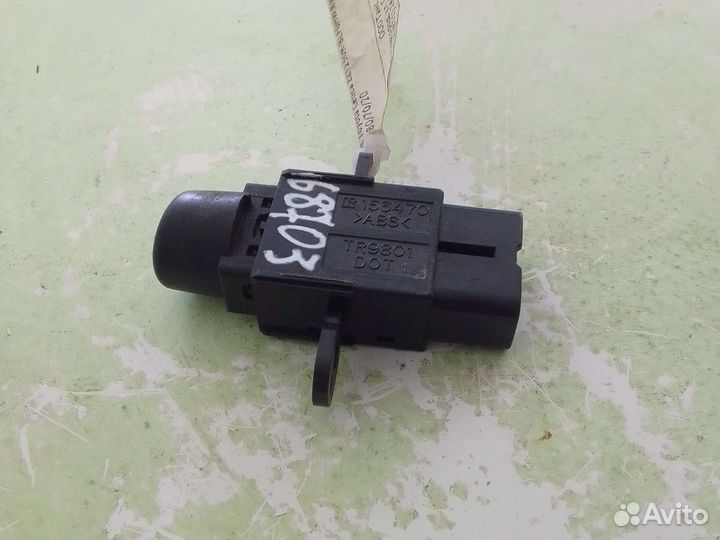 Кнопка аварийной сигнализации Toyota Celica ZZT230