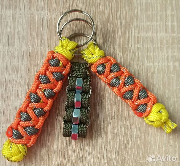 Брелок плетеный паракорд