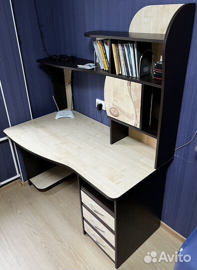 Компьютерный стол DaVita (витра) Орион 3.11