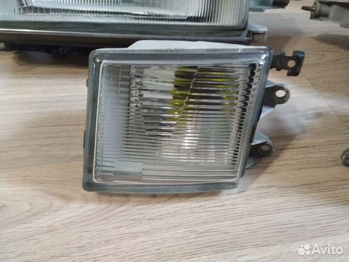 Фары Toyota Mark2 GX71