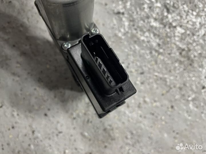 Моторчик стеклоподъемника передний левый kia k5