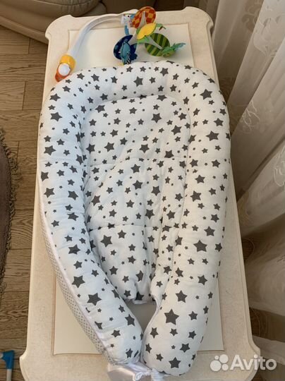 Кокон для новорожденных и мини-мобиль Tiny Love