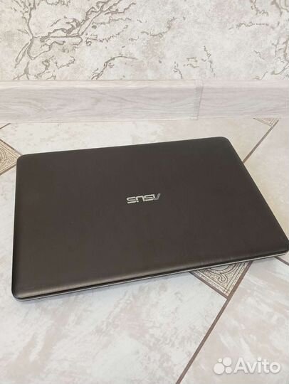 Как новый asus N3710 SSD 240гб