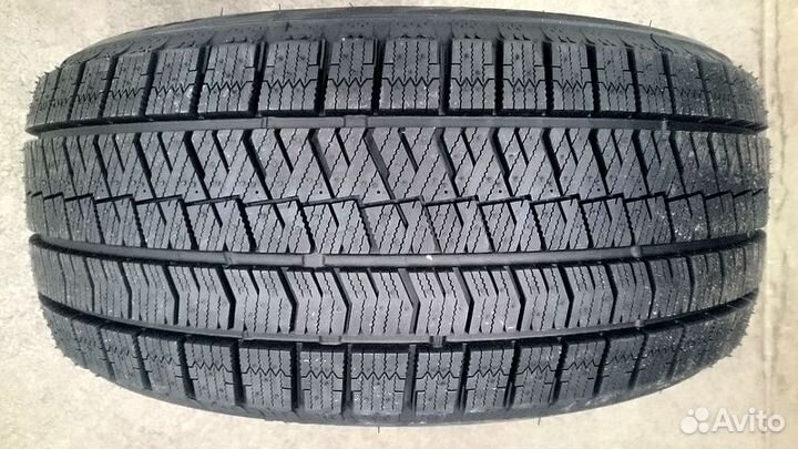 Bridgestone Blizzak Ice 225/60 R16 98S