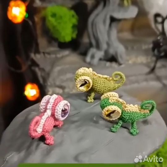 Миниатюрная вязаная ящерка хамелеон крючком