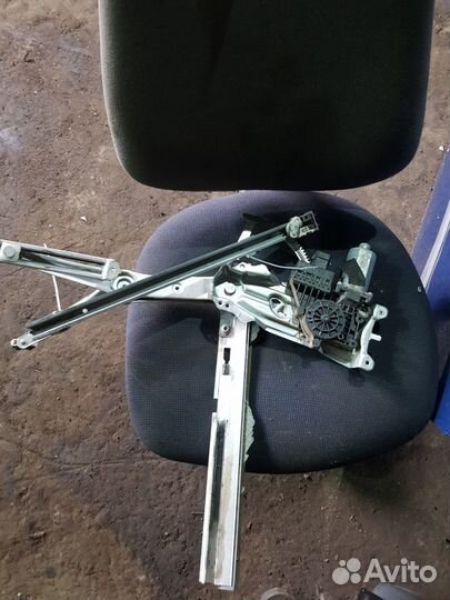 Стеклоподъемник передний правый Astra G
