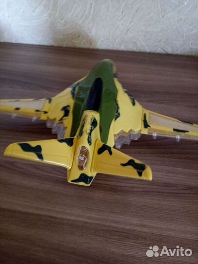 Игрушка самолёт со световым сопровождением