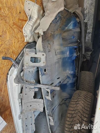 Продам днище subaru