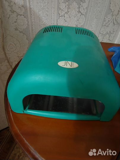 Ультрафиолетовая лампа для ногтей