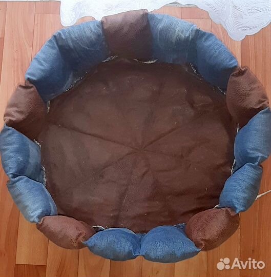 Лежанка для кошек и маленьких собачек