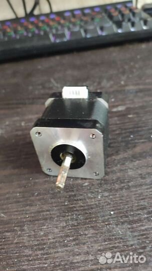 Шаговый двигатель nema 17