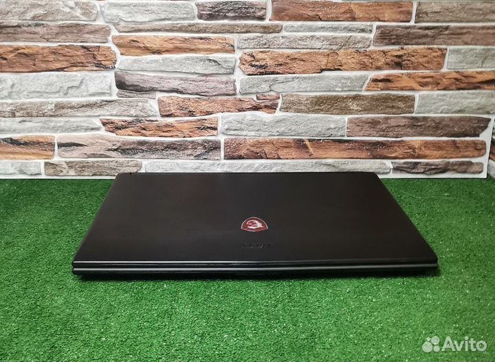 Игровой ноутбук msi 17,3 i7 6 ядер/GTX 1060/12ram