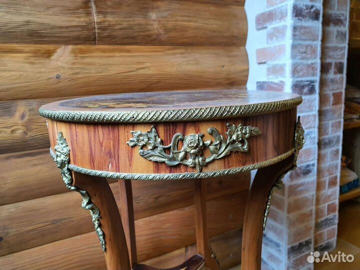 Антикварный кофейный столик