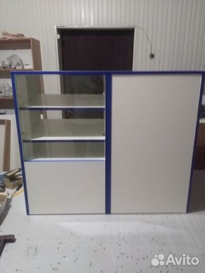 Стеллаж с разделителями для конфет