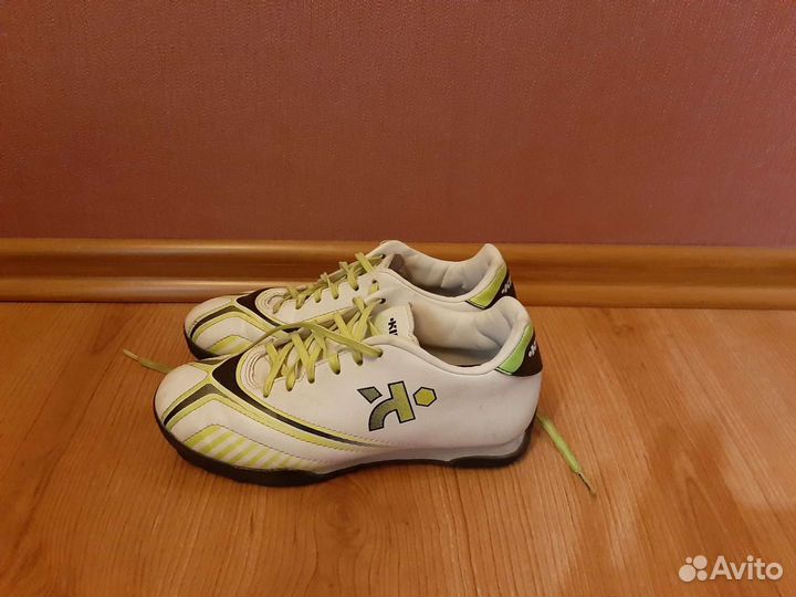 Кроссовки