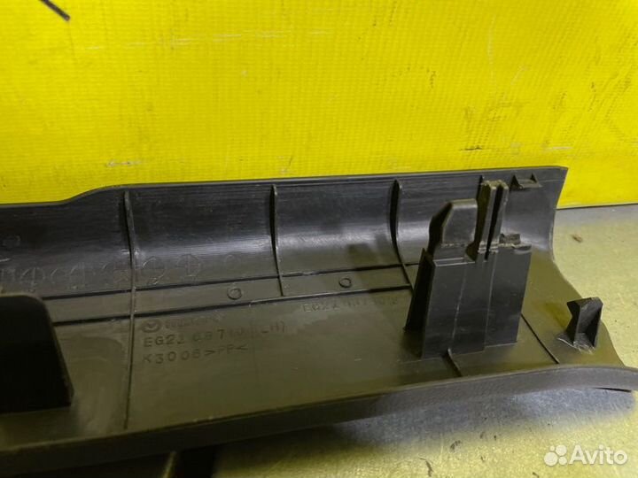 Накладка порога (внутренняя) задняя левая Mazda