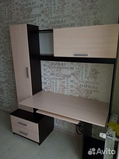 Компьютерный стол большой