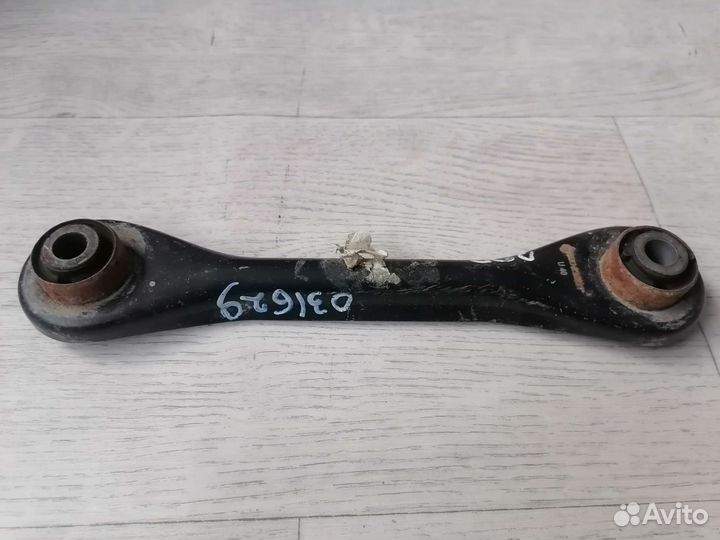 Задний поперечный нижний рычаг Ford Focus 3