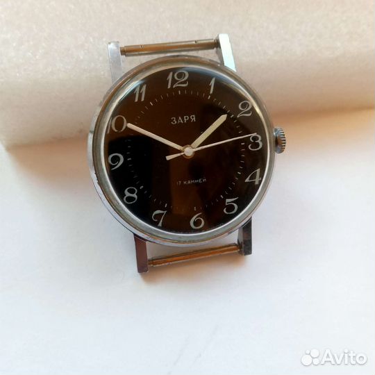 Часы СССР наручные механические Заря 17 камней
