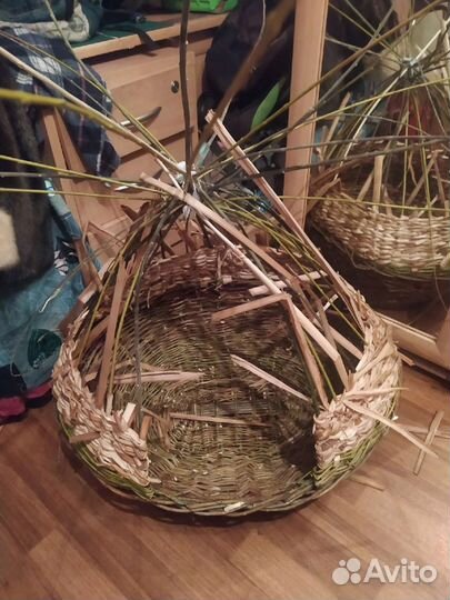 Домик из лозы и рогоза