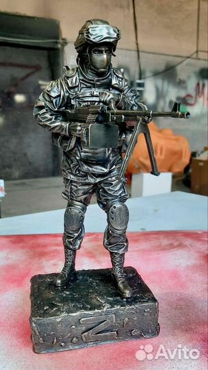 Скульптура российского солдата