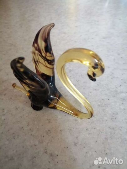 Статуэтка лебедь