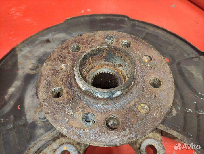 Передний поворотный кулак Mercedes W164