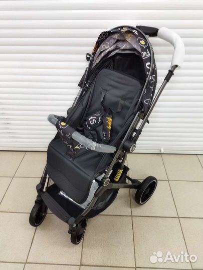 Новая коляска с перекидной ручкой Luxmom 525