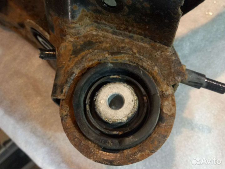 Подрамник задний BMW3 E46