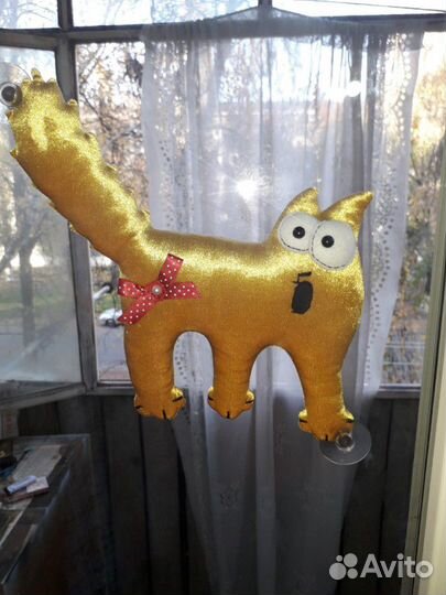 Кот Саймон на присосках