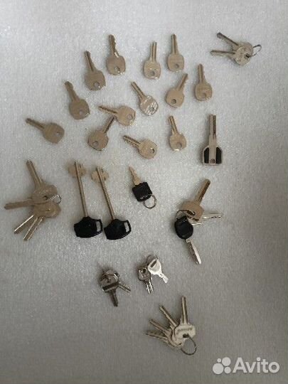 Металлические петли разные Ключи