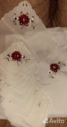 Скатерть ткан-я белая нов. с салфетками(215 150)