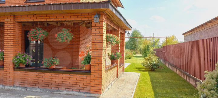 Коттедж 300 м² на участке 12 сот.