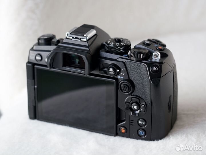 Olympus OM-D E-M1 mark III + RM-CB2 Пульт + RRS