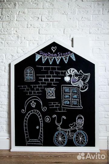 Меловая доска в форме домика белая