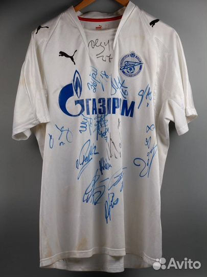 Легендарная футболка с автографами футболистов