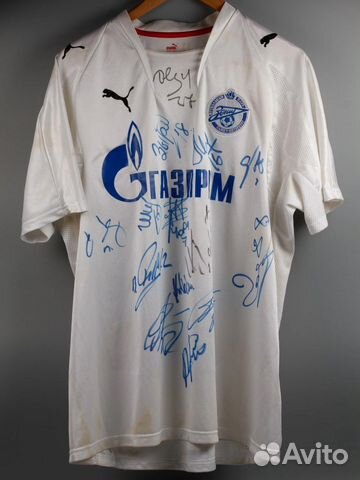 Легендарная футболка с автографами футболистов