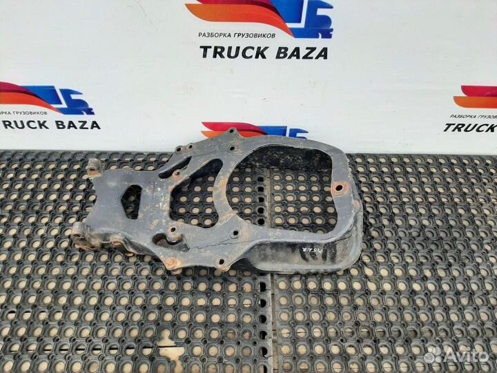 Кронштейн переднего амортизатора