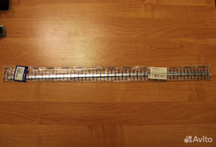 Молдинг стекла зад крыла нижн Volvo