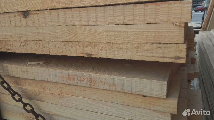 Доски из сосны, природная красота и функциональнос