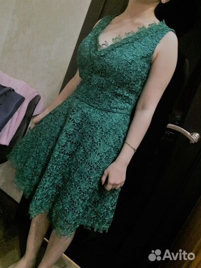 Платье изумрудного цвета