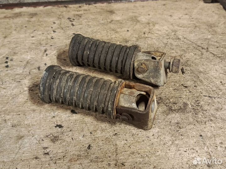 Подножки пассажира на мотоцикл Ява