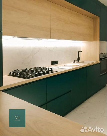 Кухня встроенная светлая