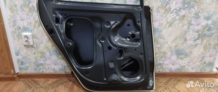 Дерь задняя левая на volkswagen polo V хэтчбек