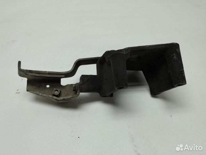 Кронштейн генератора Mitsubishi Carisma DA1A 4G92