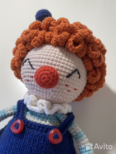 Вязаная игрушка клоун