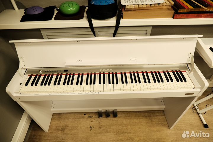 Синтезатор / Цифровое Пианино (+ аксессуары)