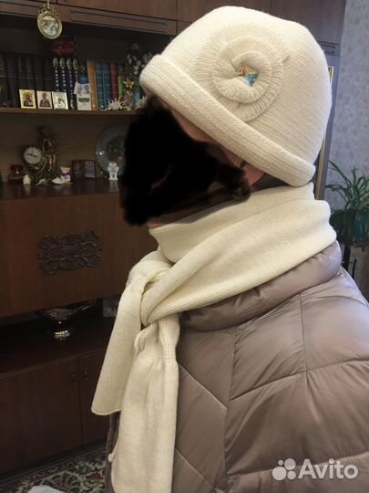 Продам комплект : шарф и шапку