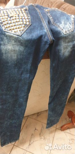 Продаются нарядные джинсы со стразами б/ у